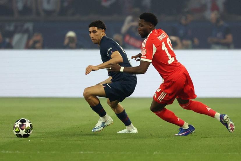 Morocco's defender #02 Achraf Hakimi (L) fights for the ball with Bayern Munich's Canadian defender #19 Alphonso Davies during the UEFA Champions League semi-final first leg football match between Paris Saint-Germain (PSG) and Bayern Munich at the Parc des Princes in Paris on April 28, 2026.  ALAIN JOCARD / AFP