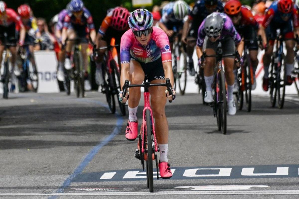 Canyon//Sram Zondacrypto rider Chloe Dygert of the US celebrates winning stage 3 of the Tour Down Under cycling race in Adelaide on January 19, 2025.  Brenton Edwards / AFP