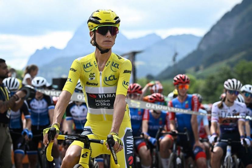 Yellow jersey of overall leader, Team Visma | Lease a Bike's French rider Pauline Ferrand-Prevot waits for the start of the 9th and final stage (out of 9) of the fourth edition of the Women's Tour de France cycling race, 124.1 km from Praz-sur-Arly to Chatel, in Praz-sur-Arly eastern France, on August 3, 2025.   JULIEN DE ROSA / AFP
