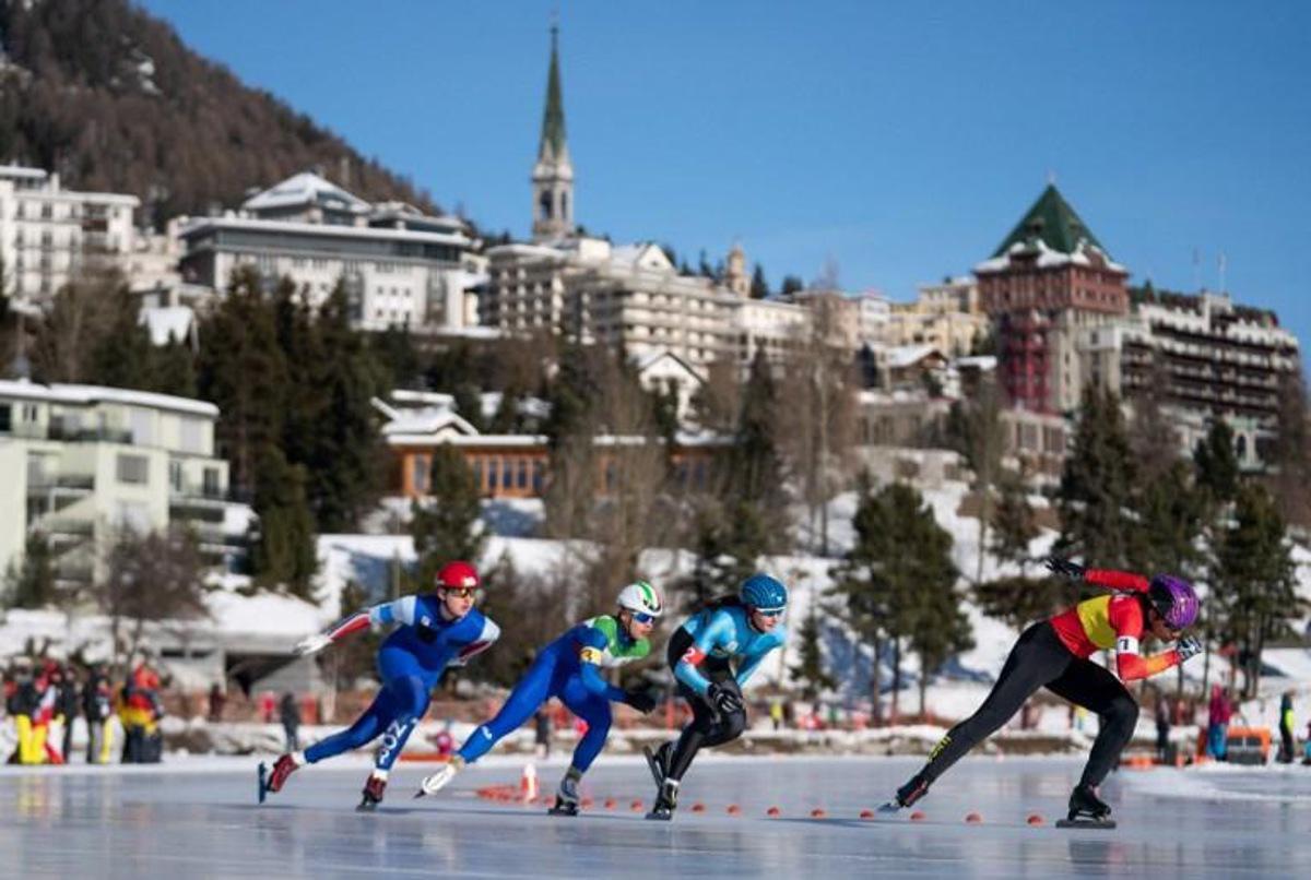 This handout photograph taken and released by the Olympic Information Services (OIS) of the International Olympic Committee (IOC) shows (from R to L) Spain's Luisa Maria Gonzalez Salazar, Belgium's Fran Vanhoutte, Italy's Nicky Rosanelli and Norway's Sander Eitrem competing in the heat 6  of the Speed Skating Mixed NOC Team Sprint on the St Moritz Speed Skating Oval in Saint Moritz during the Winter Youth Olympic Games 2020, on January 15, 2020.  Thomas LOVELOCK / OIS/IOC / AFP RESTRICTED TO EDITORIAL USE - MANDATORY CREDIT AFP PHOTO / OIS/IOC /Thomas LOVELOCK - NO MARKETING NO ADVERTISING CAMPAIGNS - DISTRIBUTED AS A SERVICE TO CLIENTS

