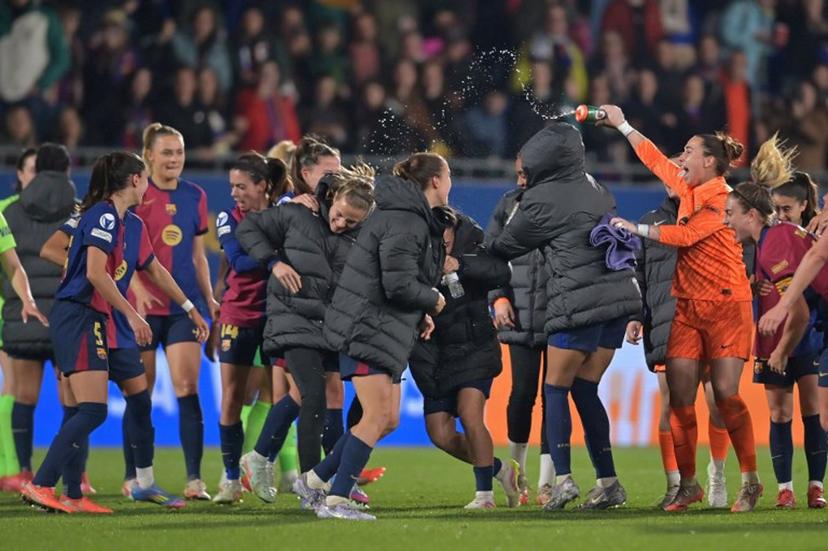 Barcelona players celebrate their victory afterrafa the UEFA Women's Champions League quarter-final second-leg football match between FC Barcelona and VfL Wolfsburg at the Estadi Johan Cruyff in Barcelona, on March 27, 2025.  Manaure QUINTERO / AFP