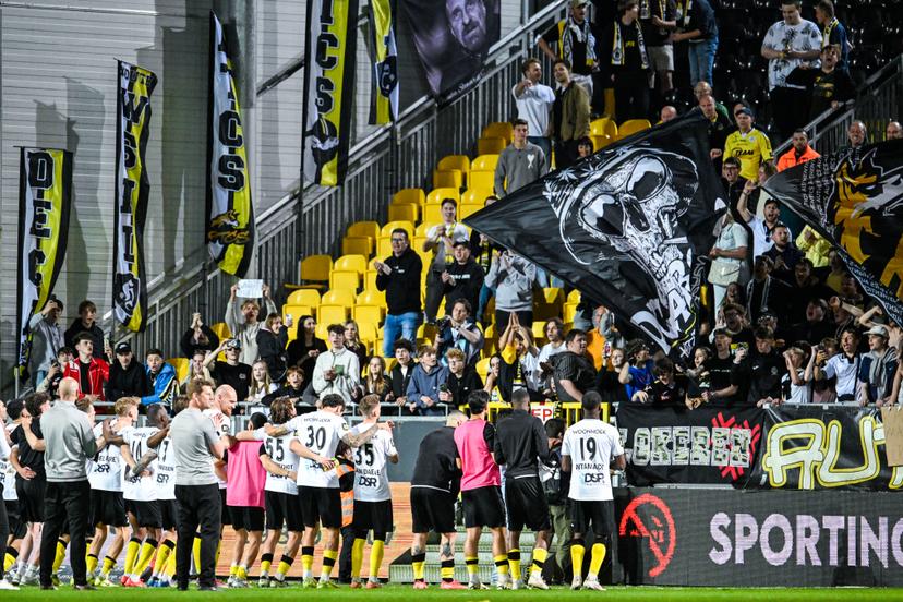 KSC Lokeren-Temse players celebrate after winning a soccer match between KSC Lokeren-Temse and Zulte Waregem, Saturday 12 April 2025 in Lokeren, on day 29 of the 2024-2025 'Challenger Pro League' 1B second division of the Belgian championship. BELGA PHOTO TOM GOYVAERTS