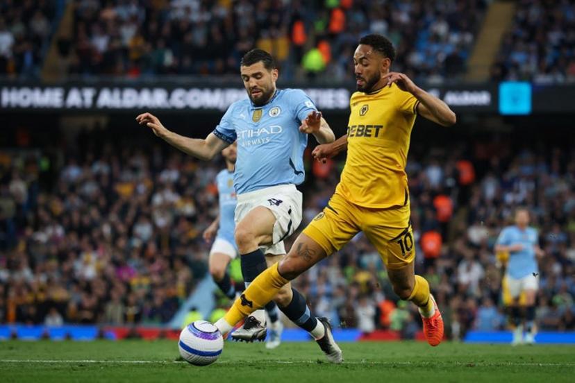 Manchester City's Croatian midfielder #08 Mateo Kovacic (L) fights for the ball with Wolverhampton Wanderers' Brazilian striker #10 Matheus Cunha (R) during the English Premier League football match between Manchester City and Wolverhampton Wanderers at the Etihad Stadium in Manchester, north west England, on May 2, 2025.  Darren Staples / AFP