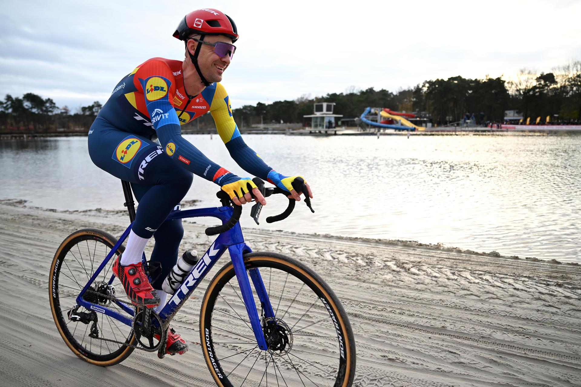 Edward Theuns pictured in action during the 'Boonen and Friends' cyclocross cycling event for charity, Saturday 29 November 2025 in Mol. BELGA PHOTO LUC CLAESSEN