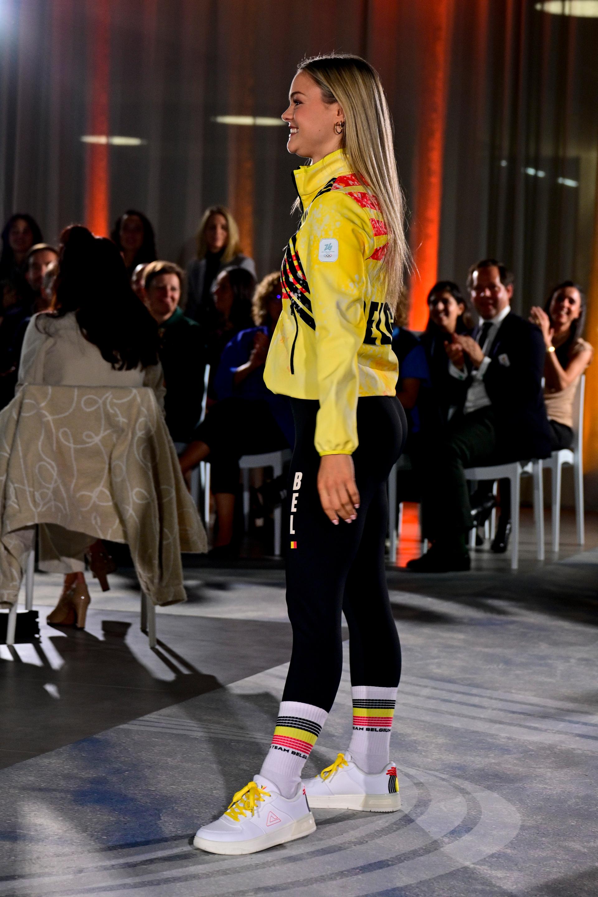 Belgian figure skater Loena Hendrickx pictured on the catwalk during the presentation of the official Belgian outfit of 'Team Belgium' for the Milano Cortina 2026 Olympic and Paralympic Games, at the gala event 'Styled to the Winter Games' of the BOIC-COIB Belgian olympic committee, Thursday 16 October 2025, in Zaventem. BELGA PHOTO DIRK WAEM