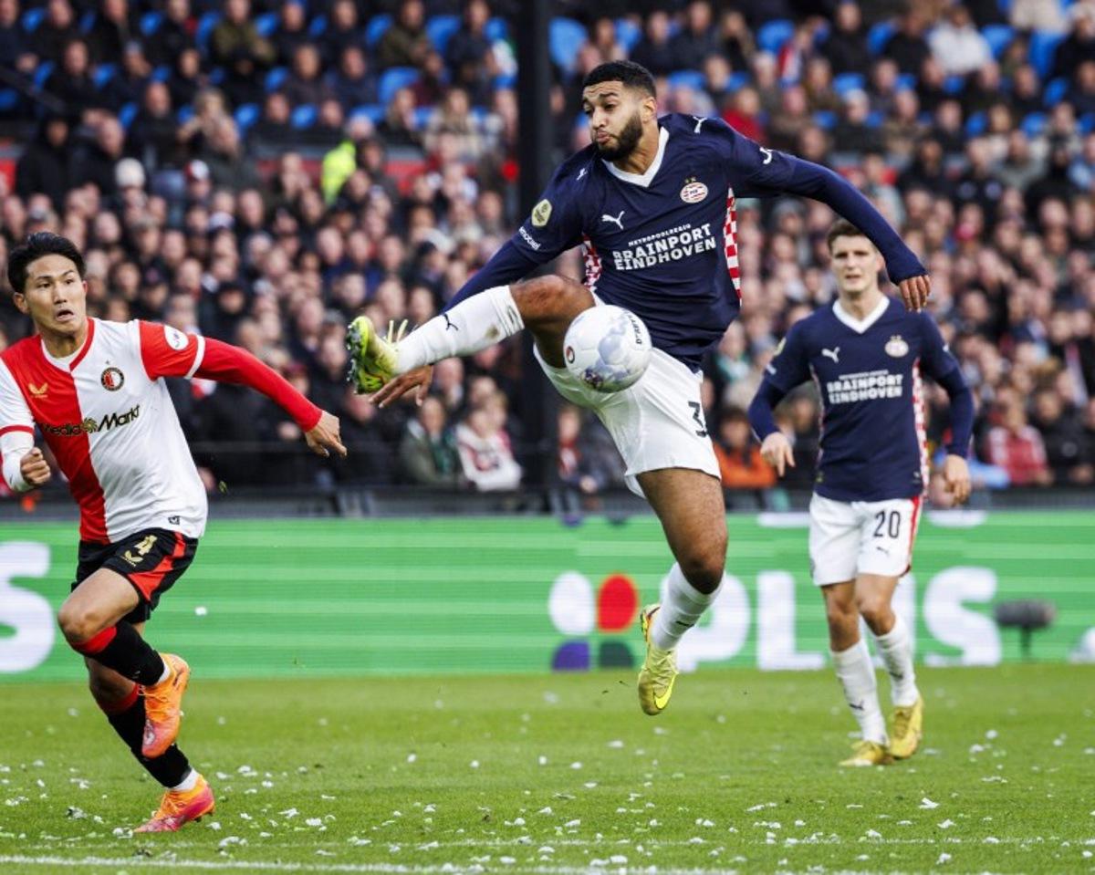 PSV Eindhoven's Moroccan midfielder #34 Ismael Saibari (C)controls the ball during the Dutch Eredivisie football match between Feyenoord and PSV Eindhoven at the Feyenoord "De Kuip" Stadium in Rotterdam on October 26, 2025.  Bas CZERWINSKI / ANP / AFP