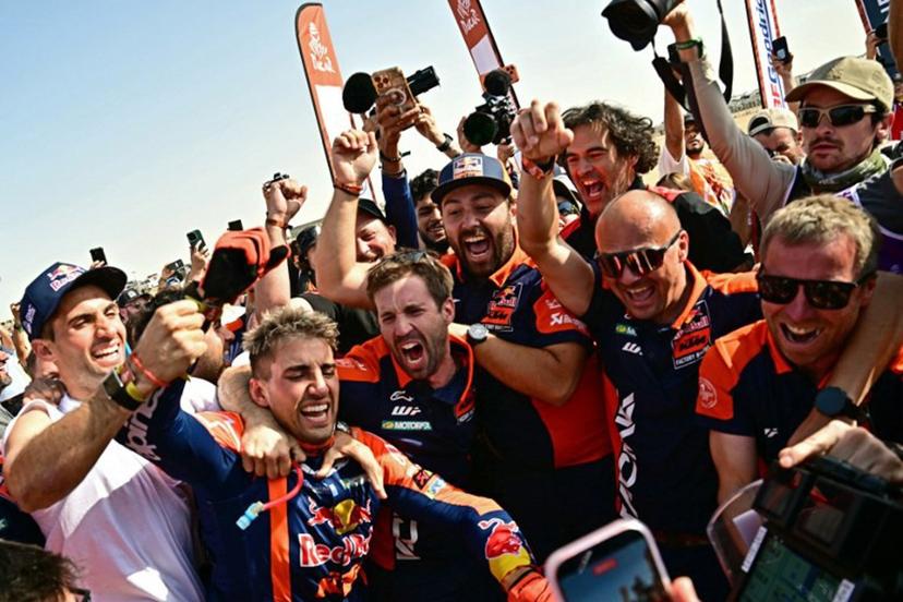 Argentine rider Luciano Benavides (2L) with a Ktm 450 Rally Factory celebrates with his teammates after winning the 48th edition of the Dakar Rally 2026 in Yanbu, Saudi Arabia, on January 17, 2026.  Giuseppe CACACE / AFP