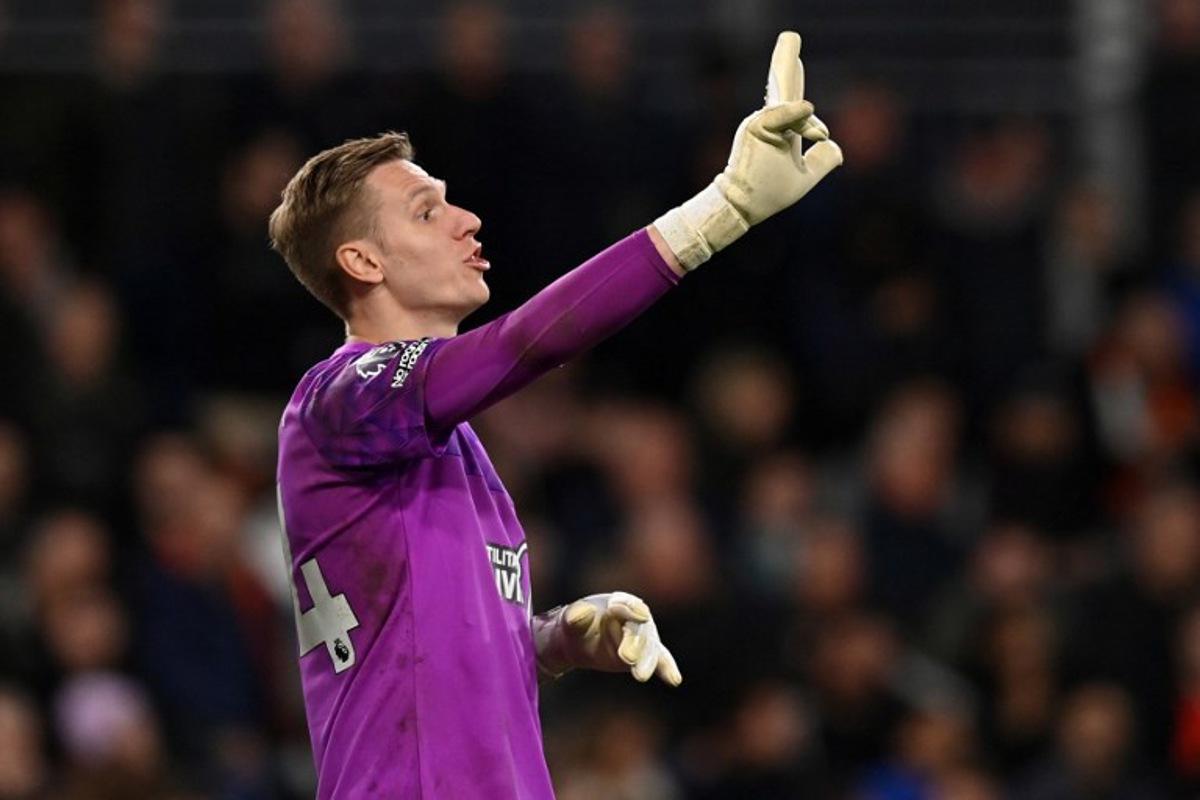 Luton Town's Belgian goalkeeper #24 Thomas Kaminski gestures during the English Premier League football match between Luton Town and Manchester United at Kenilworth Road in Luton, north of London on February 18, 2024.  Glyn KIRK / AFP