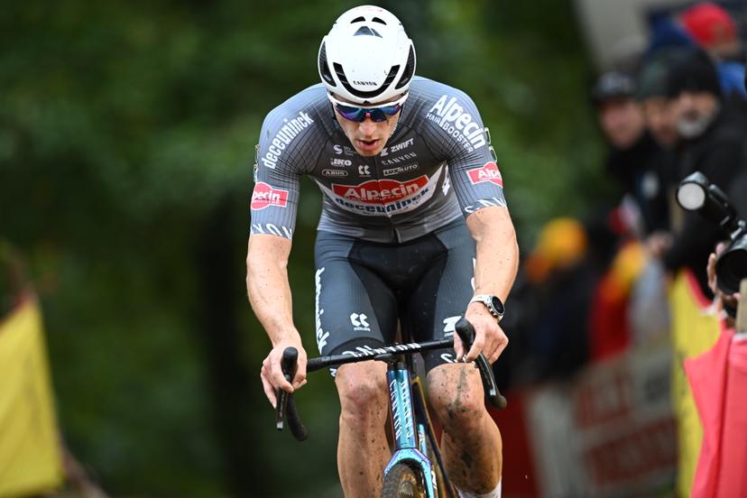 Belgian Niels Vandeputte pictured in action during the elite men race of the "Rapencross" cyclocross in Lokeren, the second race (out of 8) of the X2O Badkamers Trophy,  Sunday 02 November 2025. BELGA PHOTO DAVID PINTENS