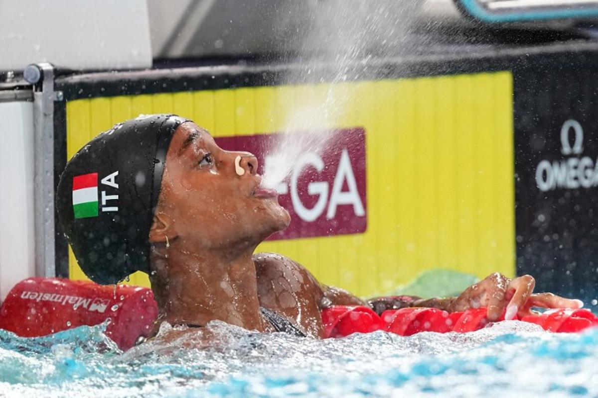 Italy's Sara Curtis reacts after setting a new world record in a semi-final of the women's 50m backstroke swimming event during the LEN European Aquatics Championships at the Olympic Aquatic Centre in Saint-Denis, northern suburbs of Paris, on August 12, 2026.  SEBASTIEN BOZON / AFP