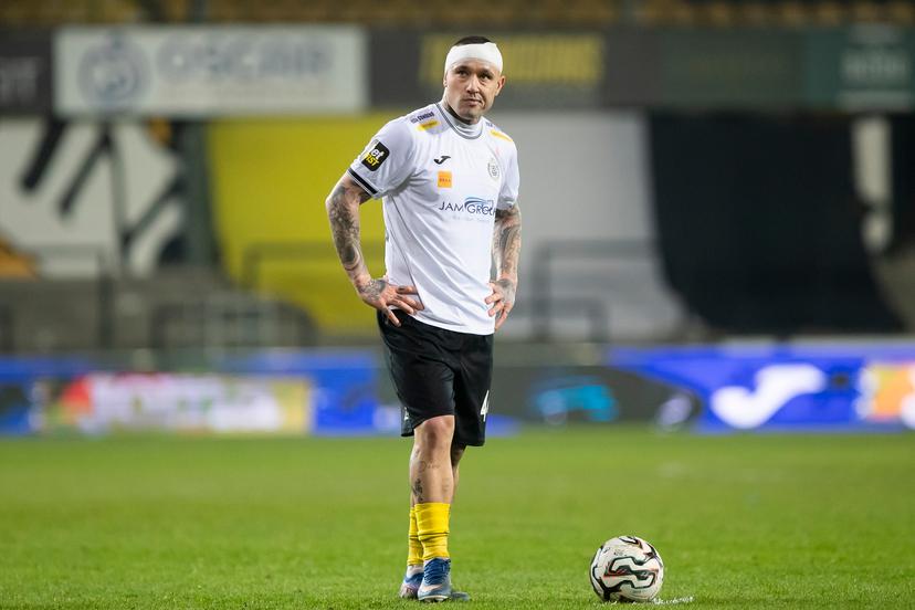 Lokeren's Radja Nainggolan pictured during a soccer game between KSC Lokeren and Patro Eisden, Sunday 21 December 2025 in Lokeren, on day 19 of the 2025-2026 'Challenger Pro League' 1B second division of the Belgian championship. BELGA PHOTO KRISTOF VAN ACCOM