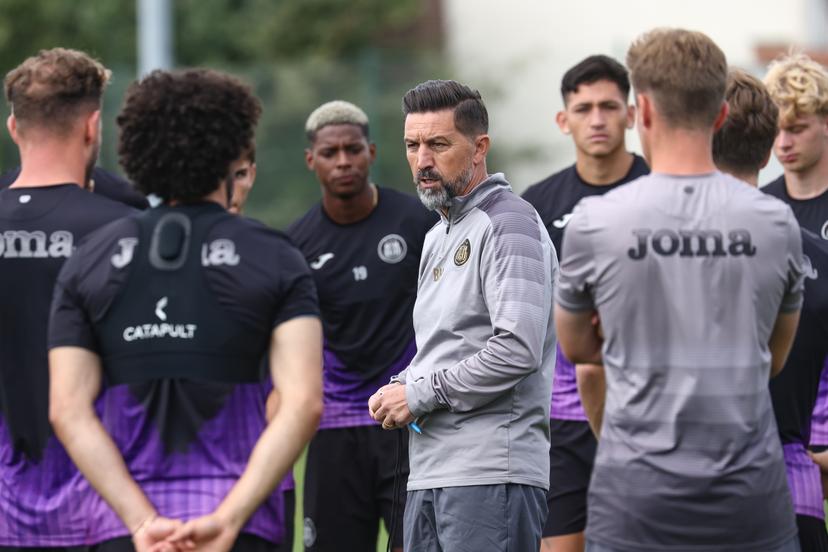 Anderlecht's head coach Besnik Hasi pictured during a training session of Belgian Sporting Anderlecht, on Wednesday 06 August 2025 in Brussels, ahead of the first leg of the third qualifying round for the UEFA Conference League competition. BELGA PHOTO BRUNO FAHY