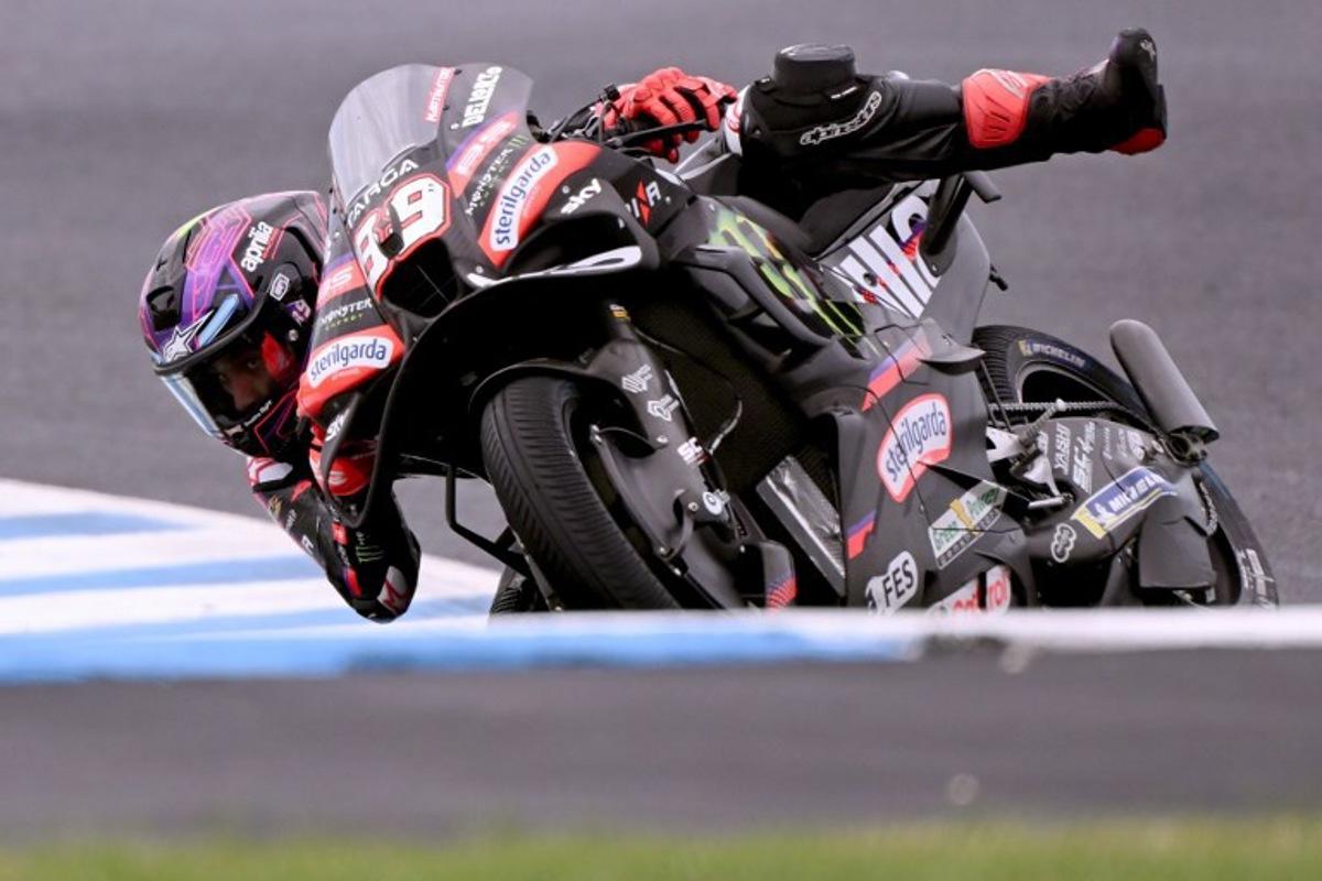 Aprilia Racing's Spanish rider Jorge Martin speeds through a corner during qualifying for the Australian MotoGP Grand Prix on Phillip Island on October 24, 2026.  William WEST / AFP