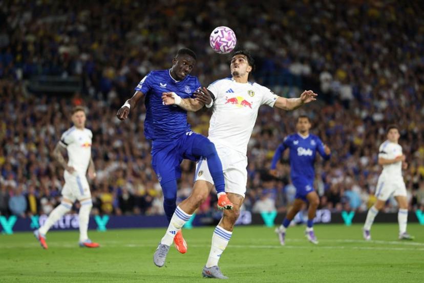 Everton's Senegalese midfielder #27 Idrissa Gueye (L) vies with Leeds United's Dutch defender #05 Pascal Struijk (R) during the English Premier League football match between Leeds United and Everton at Elland Road in Leeds, northern England on August 18, 2025.  Darren Staples / AFP