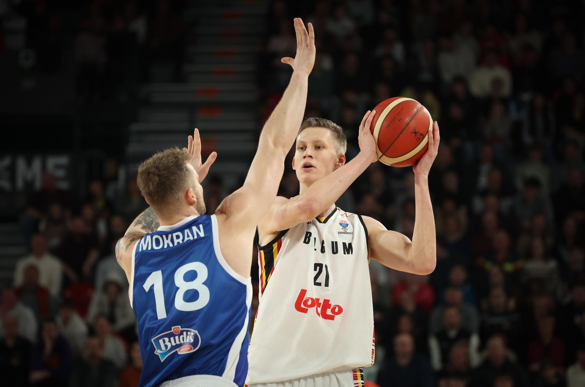 Slovak Jakub Mokran and Belgium's Vrenz Bleijenbergh fight for the ball during a basketball match between Belgium's national team Belgian Lions and Slovakia, Thursday 20 February 2025 in Charleroi, game 5/6 in the group stage of the qualifications for the Eurobasket 2025 European championships. BELGA PHOTO VIRGINIE LEFOUR