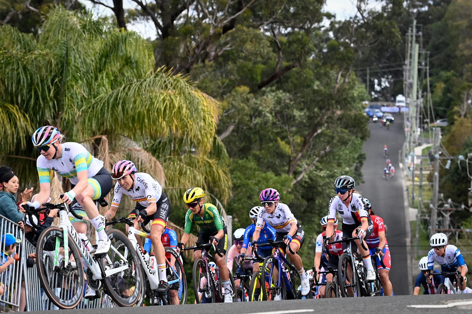 llustration picture of the pack of riders pictured in action during the elite women road race at the UCI Road World Championships Cycling 2022, in Wollongong, Australia, Saturday 24 September 2022. The Worlds are taking place from 18 to 25 September. BELGA PHOTO DIRK WAEM