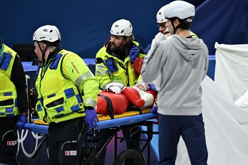 Poland's Kamila Sellier is taken away on stretcher after crashing during the short track speed skating women's 1500m quarter-final during the Milano Cortina 2026 Winter Olympic Games at Milano Ice Skating Arena in Milan on February 20, 2026.  Gabriel BOUYS / AFP