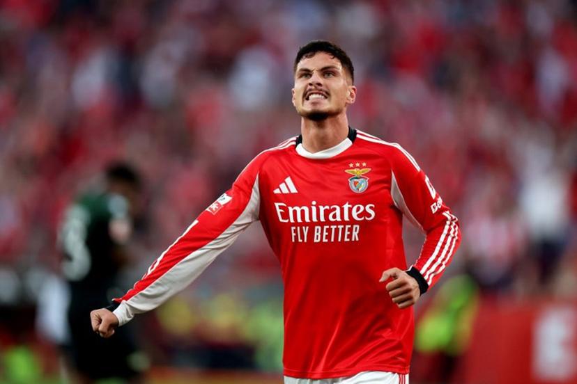 SL Benfica's Croatian forward #09 Franjo Ivanovic celebrates scoring a goal during the Portuguese League football match between SL Benfica and Moreirense FC at Luz Stadium in Lisbon on April 25 , 2026.  PATRICIA DE MELO MOREIRA / AFP