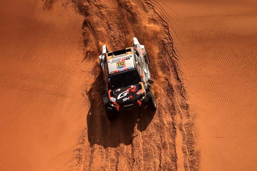 South African driver Henk Lategan and South African co-driver Breet Cummings compete during Stage 8 of the Dakar Rally 2025, between Al Duwadimi and Riyadh, Saudi Arabia, on January 13, 2025.  Valery HACHE / AFP