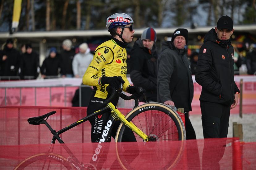 Belgian Wout van Aert pictured ahead of the men's elite race of the Zilvermeercross cyclocross cycling event in Mol, stage 5/7 in the Exact Cross competition, on Friday 02 January 2026. BELGA PHOTO LUC CLAESSEN