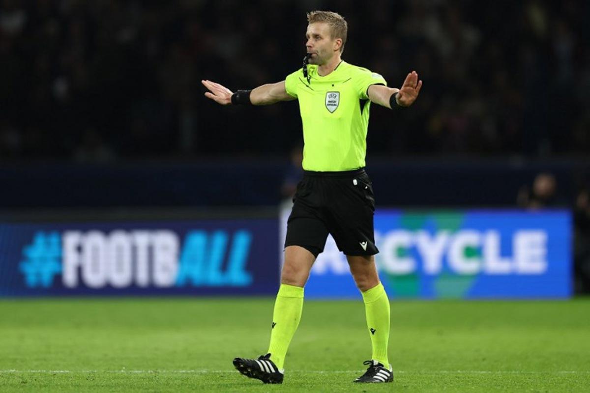 Swedish referee Glenn Nyberg indicates no penalty after consulting the video assistance during the UEFA Champions League, League phase - Matchday 3, football match between Paris Saint-Germain (PSG) and PSV Eindhoven at the Parc des Princes Stadium in Paris, on October 22, 2024.   FRANCK FIFE / AFP