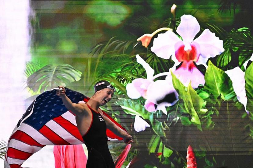 US' swimmer Gretchen Walsh celebrates winning the final of the women's 50m butterfly swimming event during the 2025 World Aquatics Championships in Singapore on August 2, 2025.  MANAN VATSYAYANA / AFP