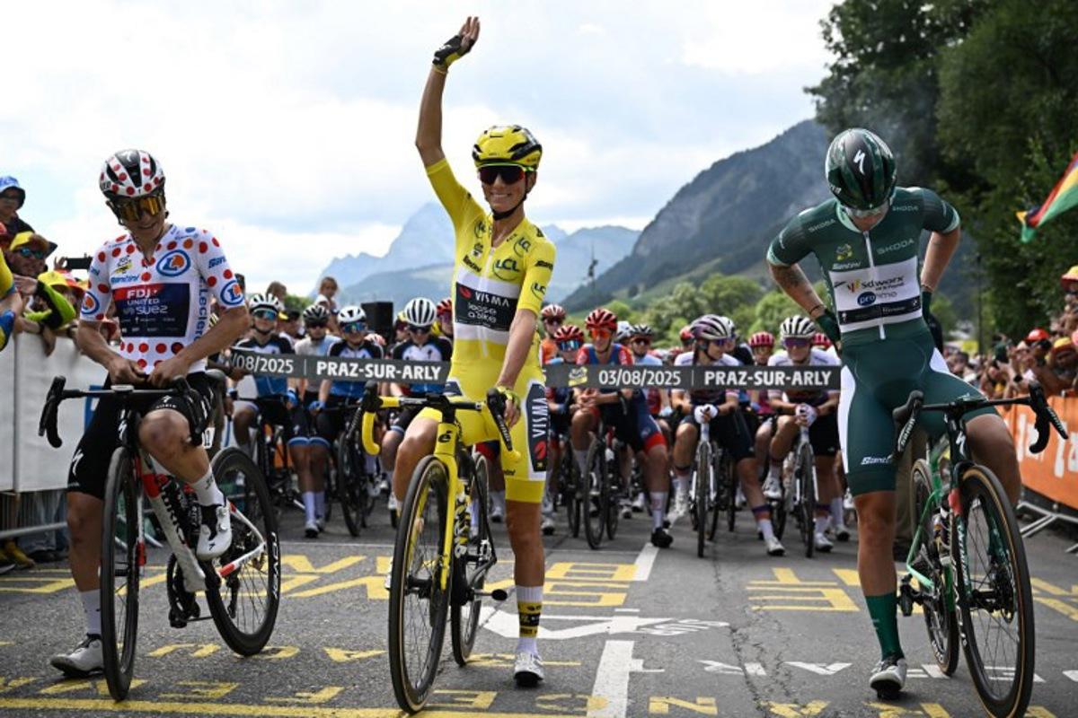 Yellow jersey of overall leader, Team Visma | Lease a Bike's French rider Pauline Ferrand-Prevot (C), Green jersey of Best Sprinter, Team SD Worx - Protime's Dutch rider Lorena Wiebes (R) and Polka Dot jersey of Best Climber FDJ-SUEZ team's Swiss rider Elise Chabbey (L) wait for the start of the 9th and final stage (out of 9) of the fourth edition of the Women's Tour de France cycling race, 124.1 km from Praz-sur-Arly to Chatel, in Praz-sur-Arly eastern France, on August 3, 2025.   JULIEN DE ROSA / AFP