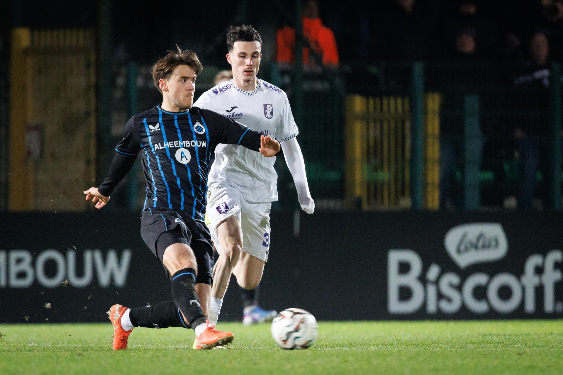 Club's Lynnt Audoor and Patro Eisden's Kevin Kis fight for the ball during a soccer game between Club NXT and Patro Eisden Maasmechelen, Friday 13 February 2026 in Roeselare, on day 25 of the 2025-2026 'Challenger Pro League' 1B second division of the Belgian championship. BELGA PHOTO KURT DESPLENTER