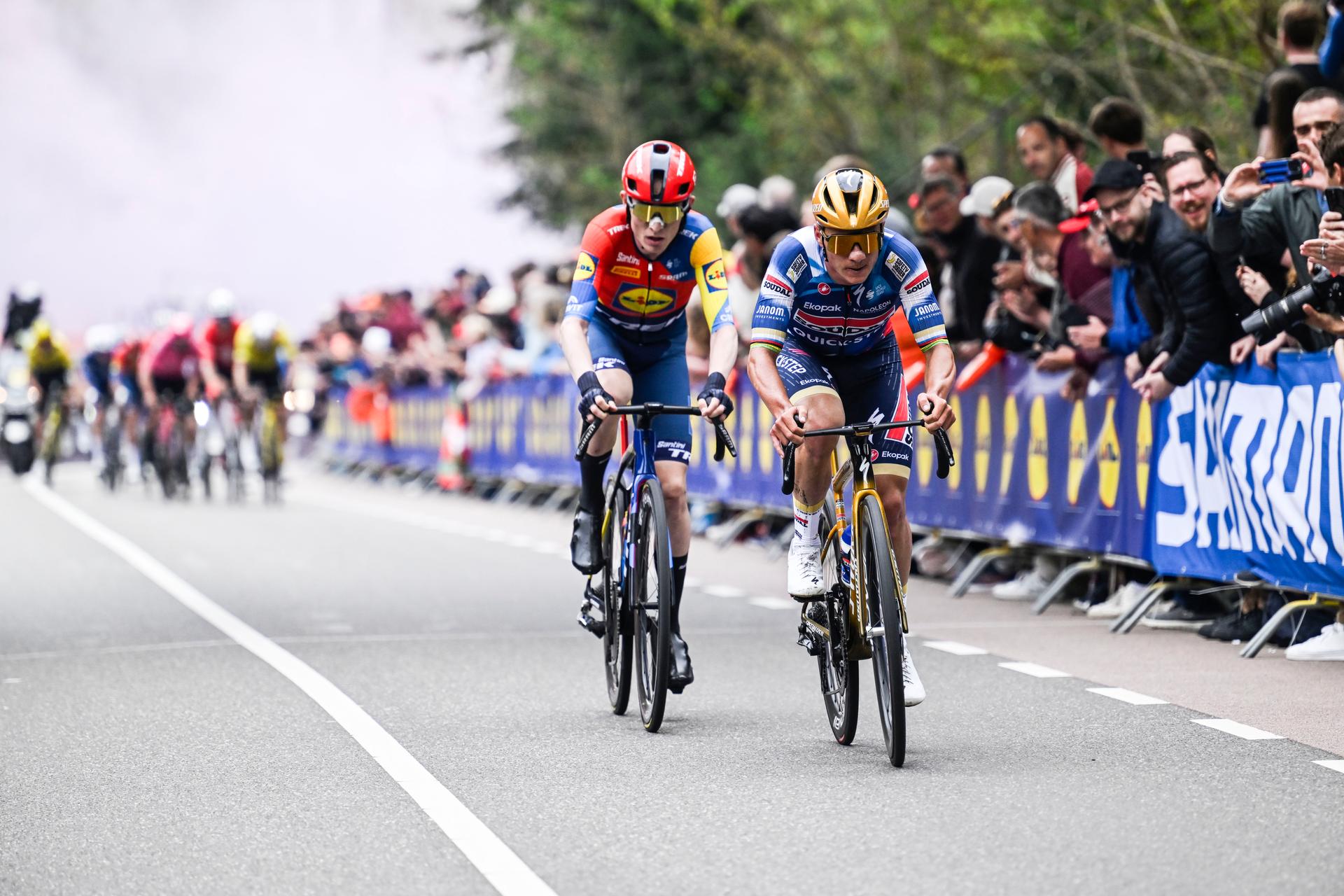 Danish Mattias Skjelmose Jensen of Lidl-Trek and Belgian Remco Evenepoel of Soudal Quick-Step pictured in action on the Cauberg during the men elite 'Amstel Gold Race' one day cycling race, 255,9 km from Maastricht to Valkenburg, The Netherlands, Sunday 20 April 2025. BELGA POOL NICO VERVEECKEN
