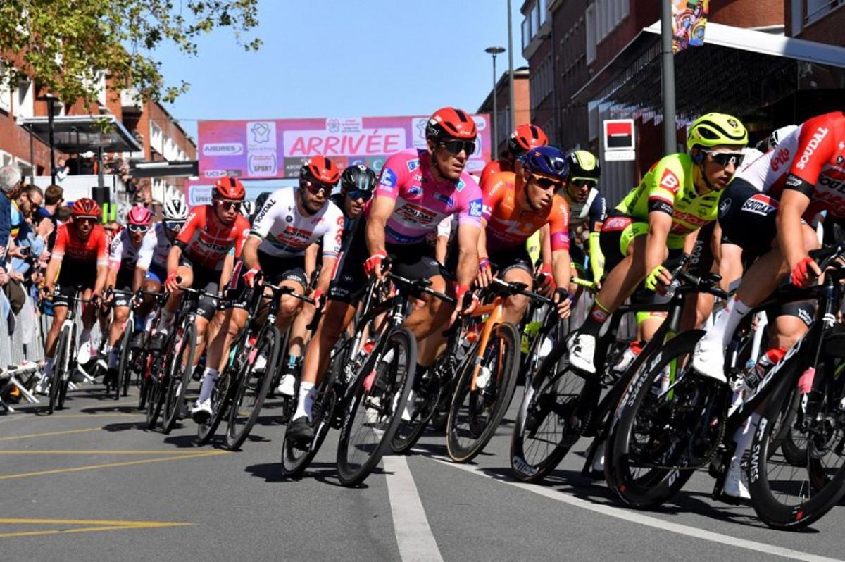 Team Lotto Soudal's Belgian rider Philippe Gilbert (C) passes the finish line in a peleton during the 6th stage of the 4 days cycling stage race of Dunkirk, on May 8, 2022 between Ardres and Dunkerque.   FRANCOIS LO PRESTI / AFP