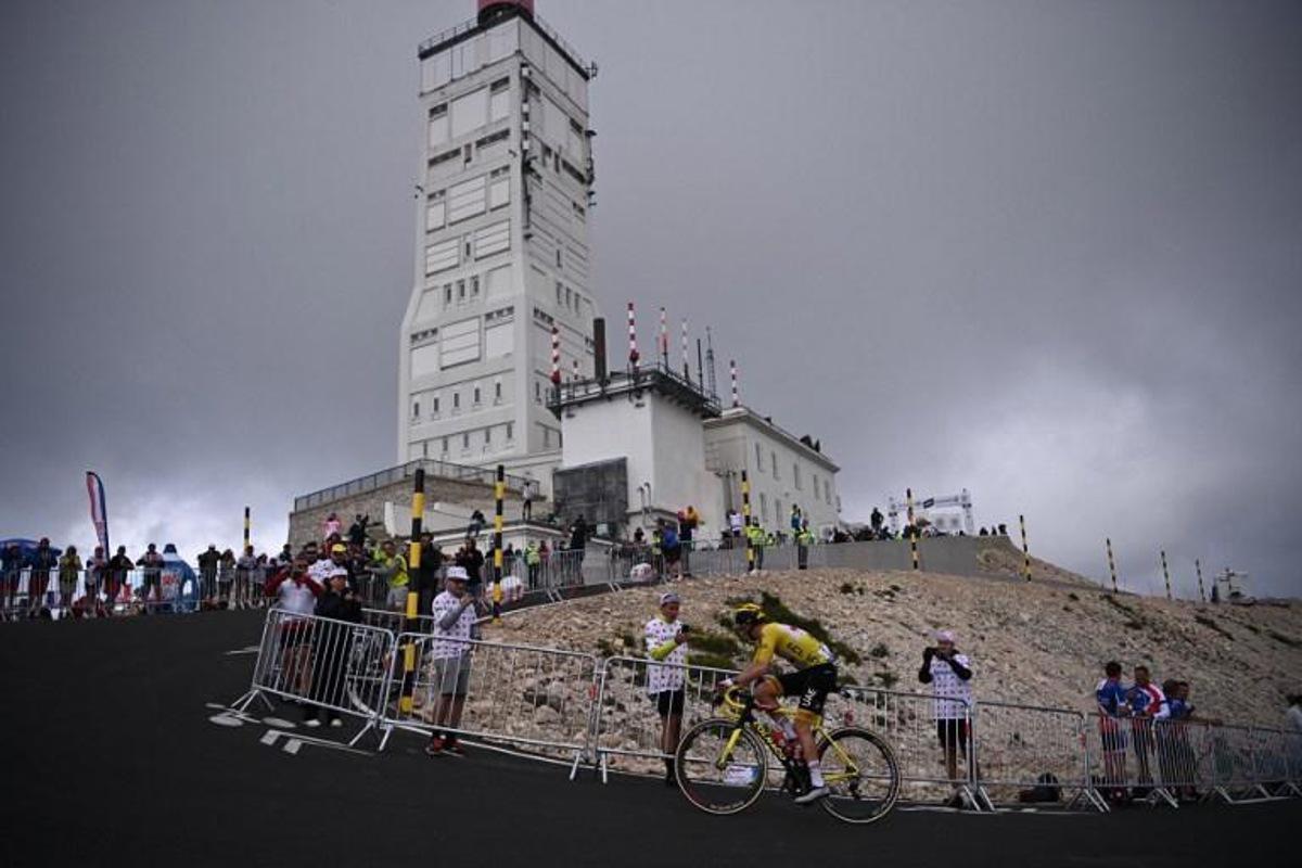 Team UAE Emirates' Tadej Pogacar of Slovenia wearing the overall leader's yellow jersey climbs the Mont Ventoux during the 11th stage of the 108th edition of the Tour de France cycling race, 198 km between Sorgues and Malaucene, on July 07, 2021.  Anne-Christine POUJOULAT / AFP