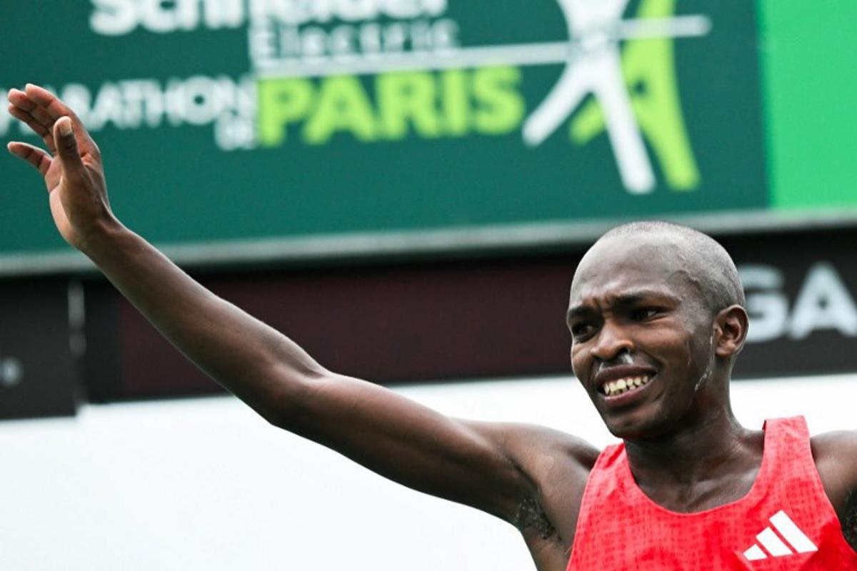 Kenya's Benard Biwott celebrates after crossing the finish line to win the men's Paris Marathon, in Paris, on April 13, 2025.  Bertrand GUAY / AFP