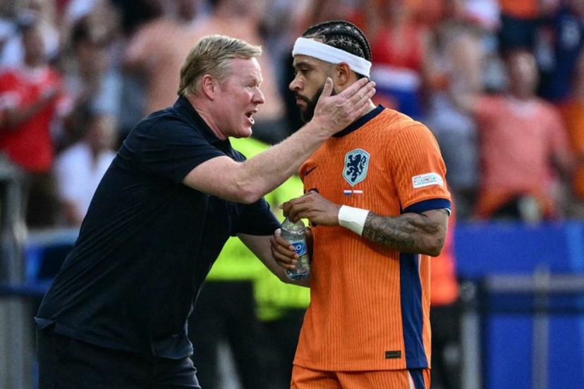 Netherlands' forward #10 Memphis Depay is congratulated by his head coach Ronald Koeman after scoring his team's second goal during the UEFA Euro 2024 Group D football match between the Netherlands and Austria at the Olympiastadion in Berlin on June 25, 2024.  Christophe SIMON / AFP