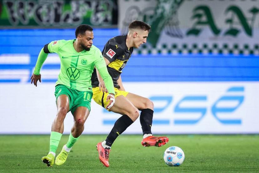 Dortmund's German defender #04 Nico Schlotterbeck (R) and Wolfsburg's German forward #10 Lukas Nmecha vie for the ball during the German first division Bundesliga football match between VfL Wolfsburg and Borussia Dortmund in Wolfsburg, northern Germany, on December 22, 2024.   Ronny Hartmann / AFP
