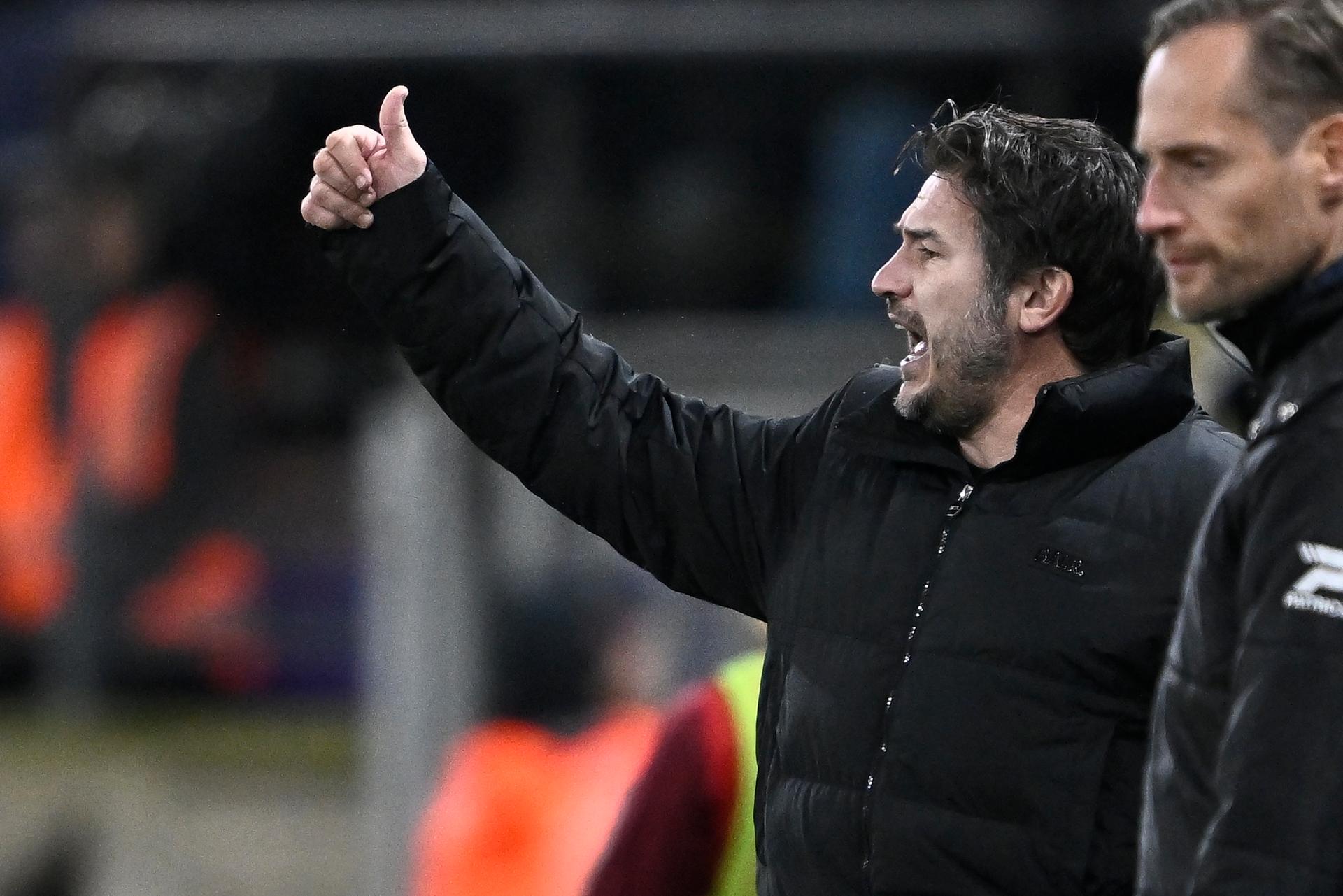 Standard's head coach Carl Hoefkens pictured during a soccer match between RSC Anderlecht and Standard de Liege, on day 17 of the 2023-2024 'Jupiler Pro League' first division of the Belgian championship, in Brussels, Sunday 10 December 2023. BELGA PHOTO JOHAN EYCKENS