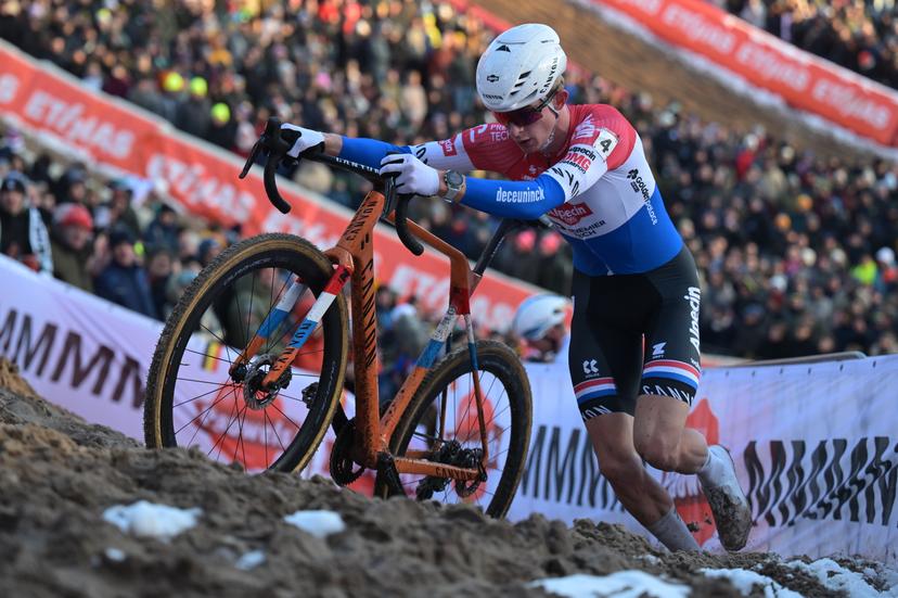 Dutch Tibor Del Grosso pictured in action during the men's elite race at the World Cup cyclocross cycling event in Zonhoven on Sunday 04 January 2026, stage 9 (out of 12) of the UCI World Cup competition. BELGA PHOTO DAVID PINTENS