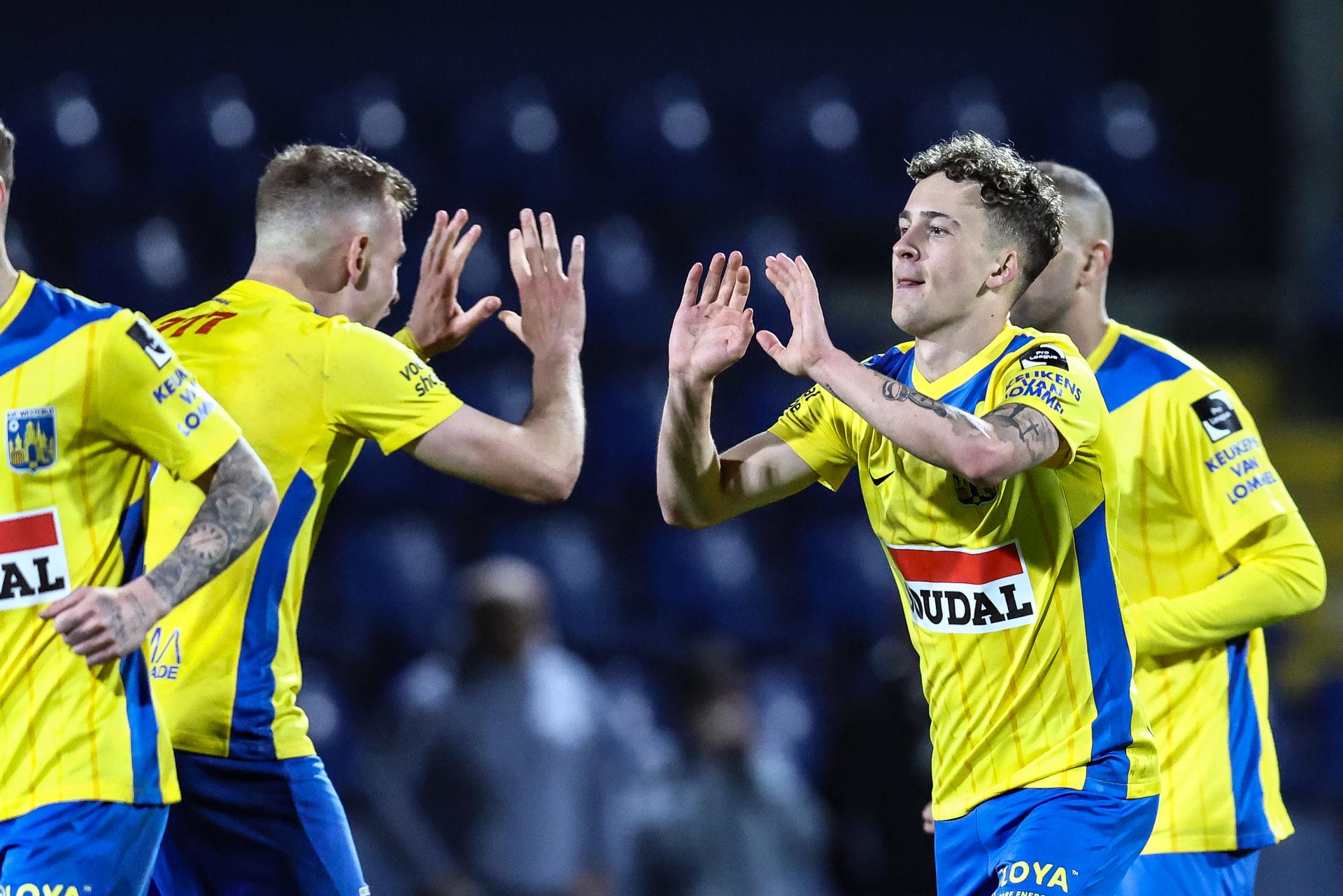 Westerlo's Griffin Yow celebrates after scoring during a soccer match between KVC Westerlo and Sporting Charleroi, Friday 11 April 2025 in Westerlo, on day 3 (out of 10) of the Europe Play-offs of the 2024-2025 'Jupiler Pro League' first division of the Belgian championship. BELGA PHOTO BRUNO FAHY