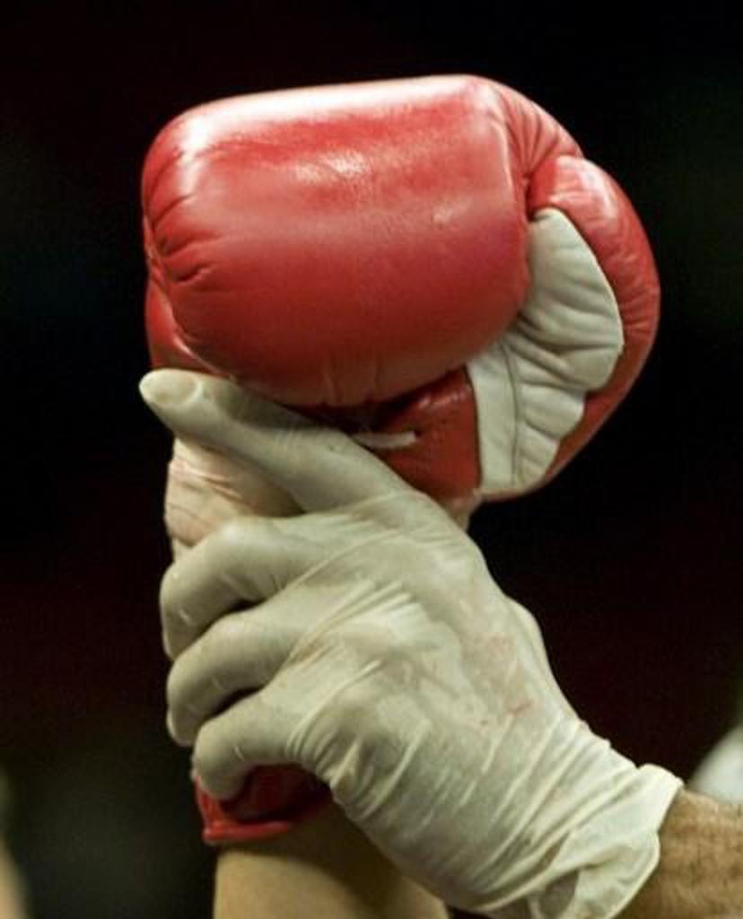 WBC Champion Mini Flyweight title Edgar Sosa of Mexico hold his hand, during their professional boxing bout in Mexico City, on November 29, 2008.AFP PHOTO/Alfredo ESTRELLA