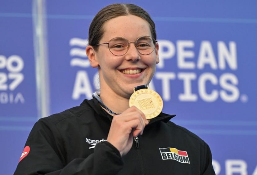 Gold medallist Belgium's Roos Vanotterdijk attends the Swimming Women's 100m Butterfly Victory Ceremony during the LEN European Aquatics Championships, at the Milan Gale Muskatirovic sports centre in Belgrade, on June 21, 2024.  ANDREJ ISAKOVIC / AFP