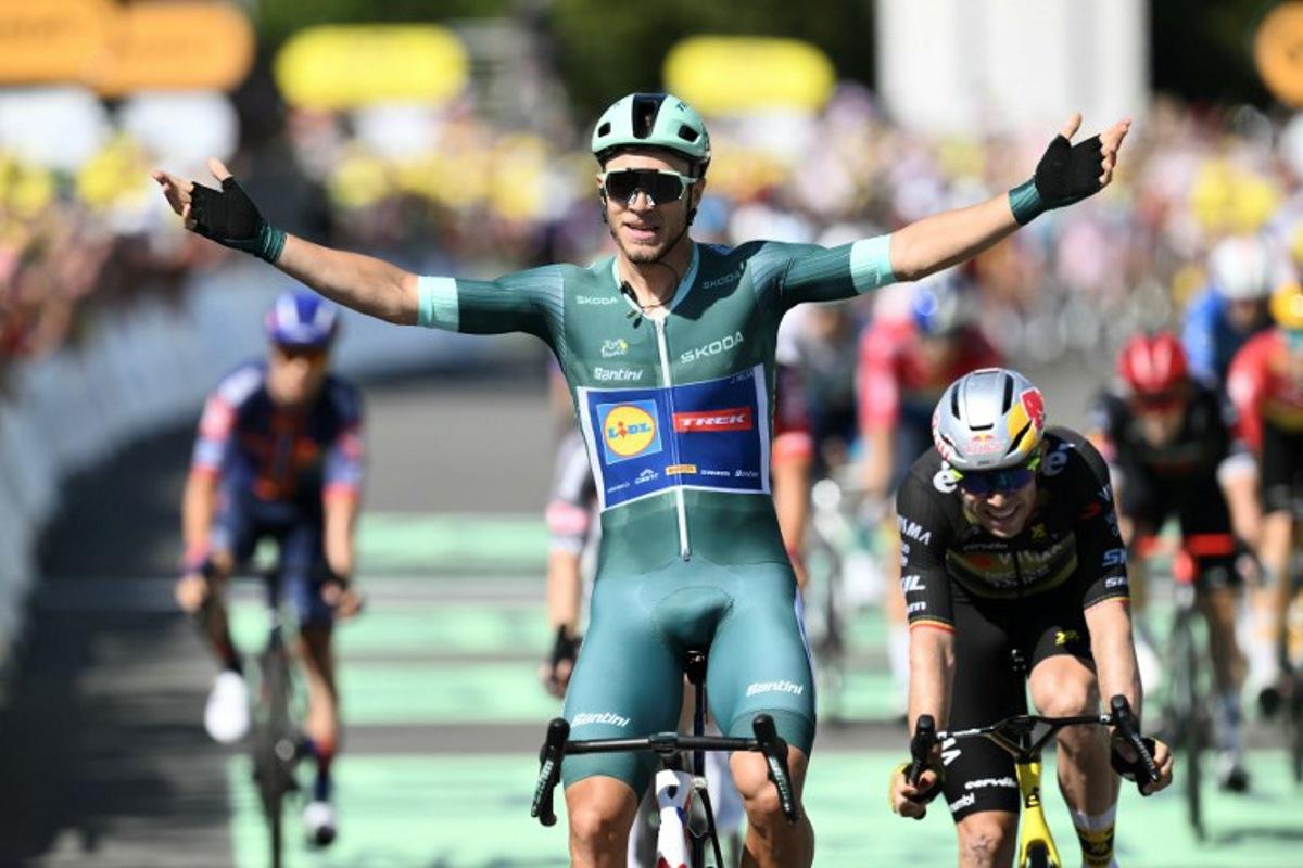 Lidl - Trek team's Italian rider Jonathan Milan wearing the best sprinter's green jersey cycles to the finish line to win ahead of Team Visma - Lease a bike team's Belgian rider Wout van Aert (R) placing second after the 8th stage of the 112th edition of the Tour de France cycling race, 171.4 km between Saint-Meen-le-Grand and Laval Espace Mayenne, western France, on July 12, 2025.  Marco BERTORELLO / AFP