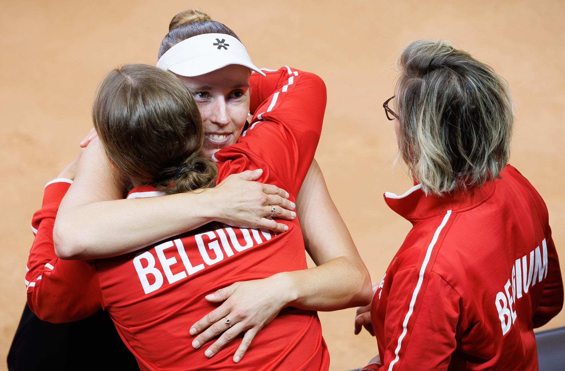 Belgian Elise Mertens, Belgian Magali Kempen and Belgian Kirsten Flipkens pictured after the first game between Belgian Vandewinkel (WTA 94) and US' Jovic (WTA 16) on the first day of tennis matches between Belgium and USA, in the qualifiers of the Billie Jean King Cup tennis, in Oostende, Belgium, on Friday 10 April 2026. The meeting takes place on 10 and 11th April. PHOTO BENOIT DOPPAGNE