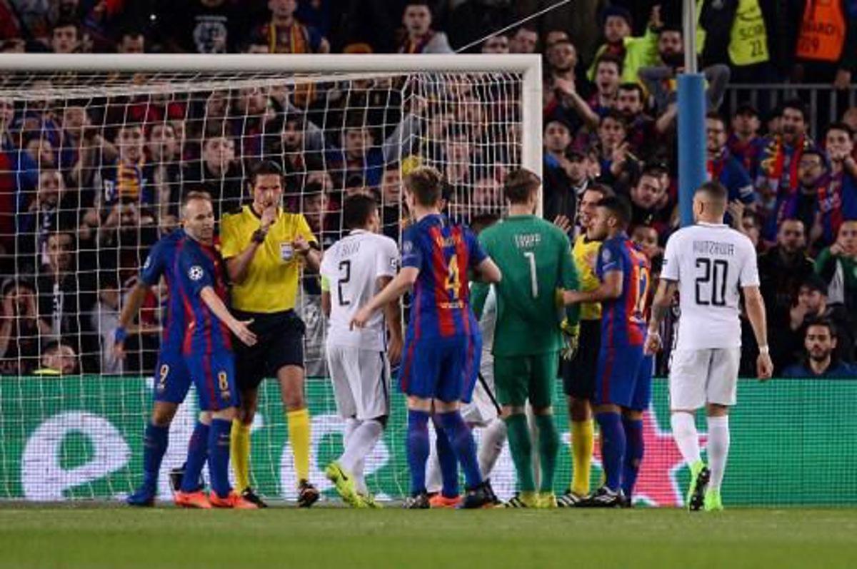 German referee Deniz Aytekin (2ndL) whistles and point the penalty mark during the UEFA Champions League round of 16 second leg football match FC Barcelona vs Paris Saint-Germain FC at the Camp Nou stadium in Barcelona on March 8, 2017.  Josep Lago / AFP