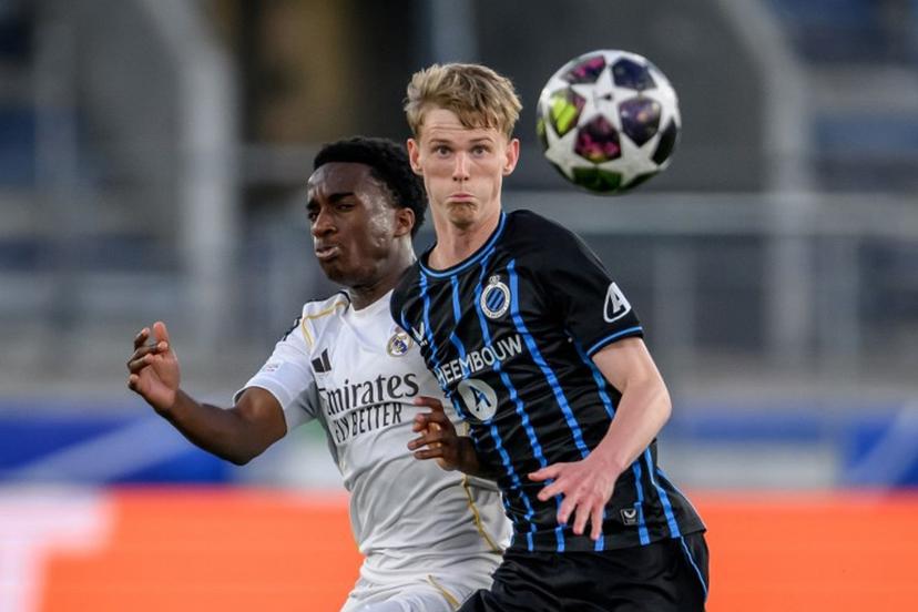Club Brugge's Danish midfielder #78 Tobias Lund Jensen (R) eyes the ball next to Real Madrid's Spanish defender #12 Melvin Ukpeigbe during the UEFA Youth League final football match between Club Brugge and Real Madrid at Stade de la Tuiliere in Lausanne, on April 20, 2026.  Fabrice COFFRINI / AFP