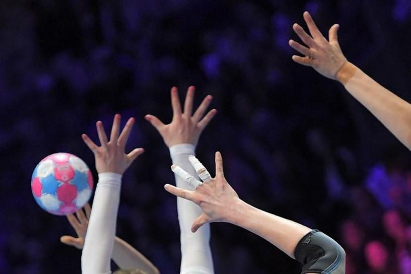 Players play during the Women Euro 2018 handball Championships Group 1 main round match between Denmark and Russia, on December 10, 2018, at the XXL hall in Nantes, western France.  LOIC VENANCE / AFP