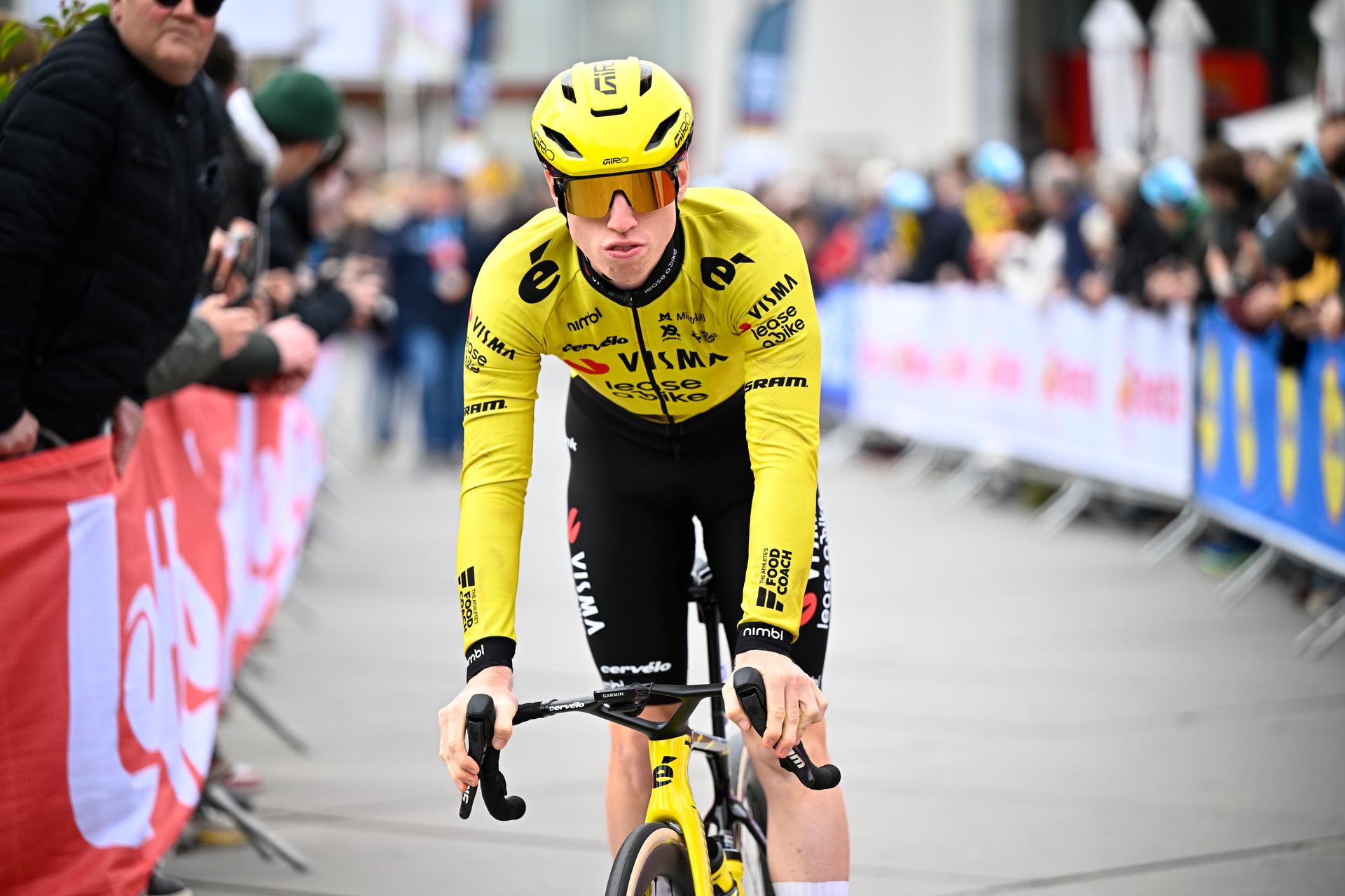 British James Matthew Brennan of Team Visma-Lease a Bike pictured at the start of the men elite race of the 'Dwars Door Vlaanderen' cycling event, 184,6km from Roeselare to Waregem, Wednesday 01 April 2026. BELGA PHOTO JASPER JACOBS