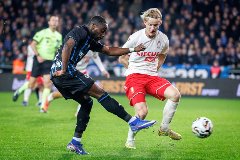 Club's Carlos Forbs and Standard's Gustav Mortensen fight for the ball during a soccer match between Club Brugge and Standard de Liege, Sunday 08 February 2026 in Brugge, on day 24 (out of 30) of the 2025-2026 'Jupiler Pro League' first division of the Belgian championship. BELGA PHOTO KURT DESPLENTER
