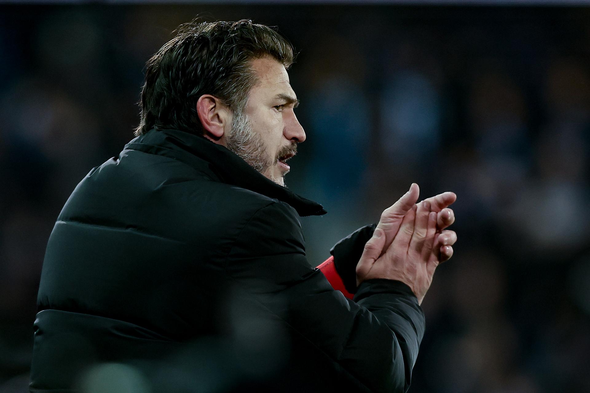 Standard's head coach Carl Hoefkens pictured during a soccer match between Club Brugge and Standard de Liege, Sunday 03 December 2023 in Brugge, on day 16 of the 2023-2024 season of the 'Jupiler Pro League' first division of the Belgian championship. BELGA PHOTO BRUNO FAHY