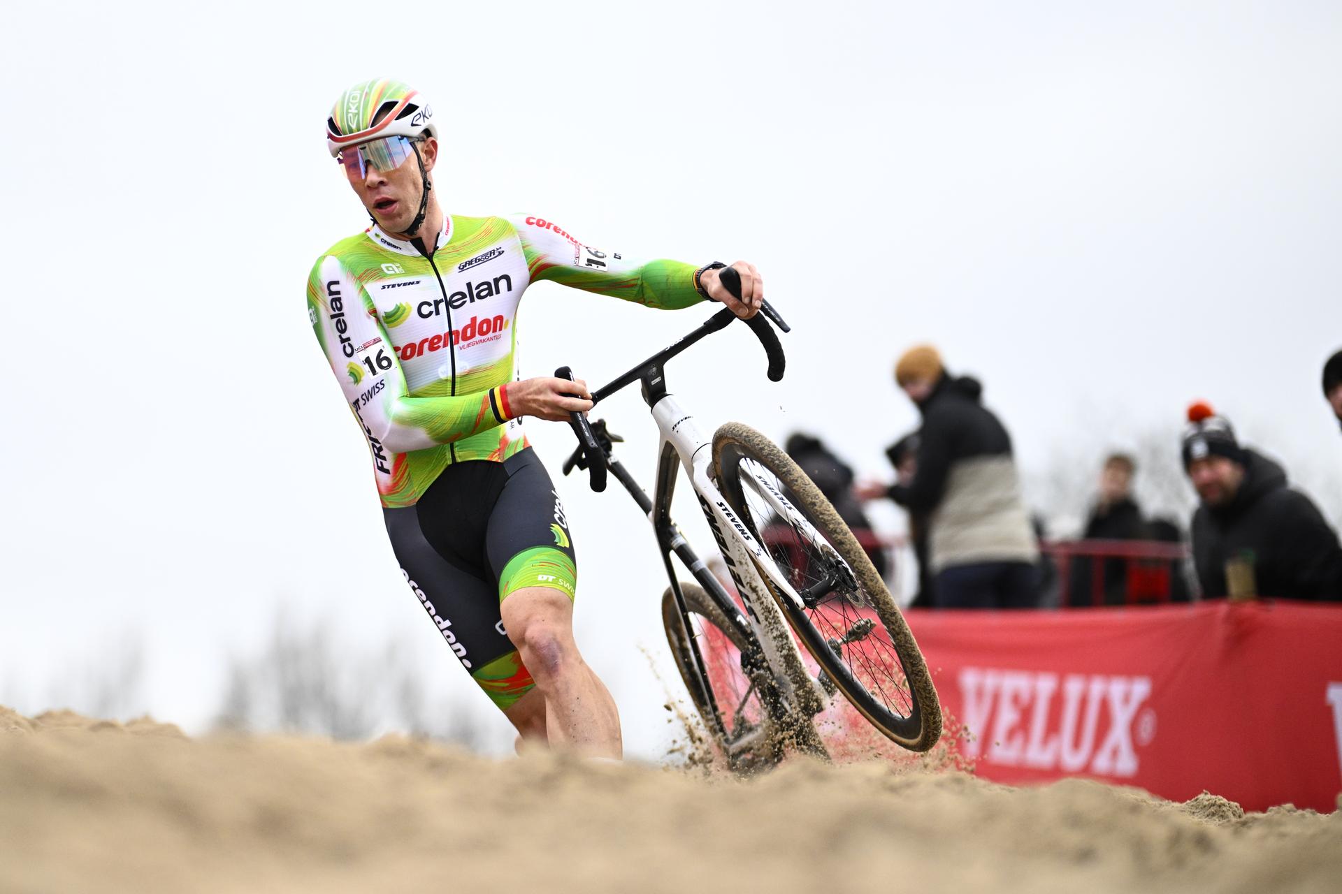 Belgian Laurens Sweeck pictured in action during the men's elite race of the World Cup cyclocross cycling event in Antwerp on Saturday 20 December 2025, the fifth stage (out of 12) of the UCI World Cup competition. BELGA PHOTO JASPER JACOBS