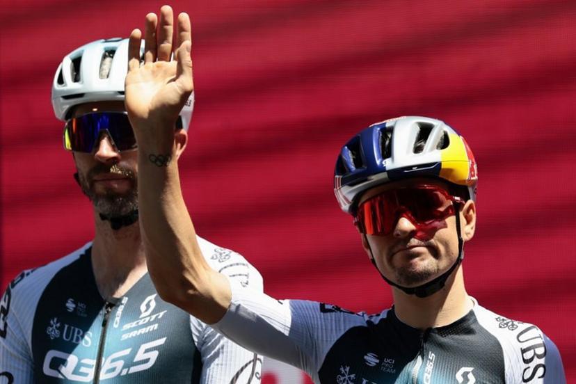 Q36.5 Pro Cycling team's British rider Thomas Pidcock (R) waves to the crowd as he arrives ahead of the 21st stage of the 108th Giro d'Italia cycling race of 143kms from Rome to Rome on June 1, 2025.  Luca Bettini / AFP