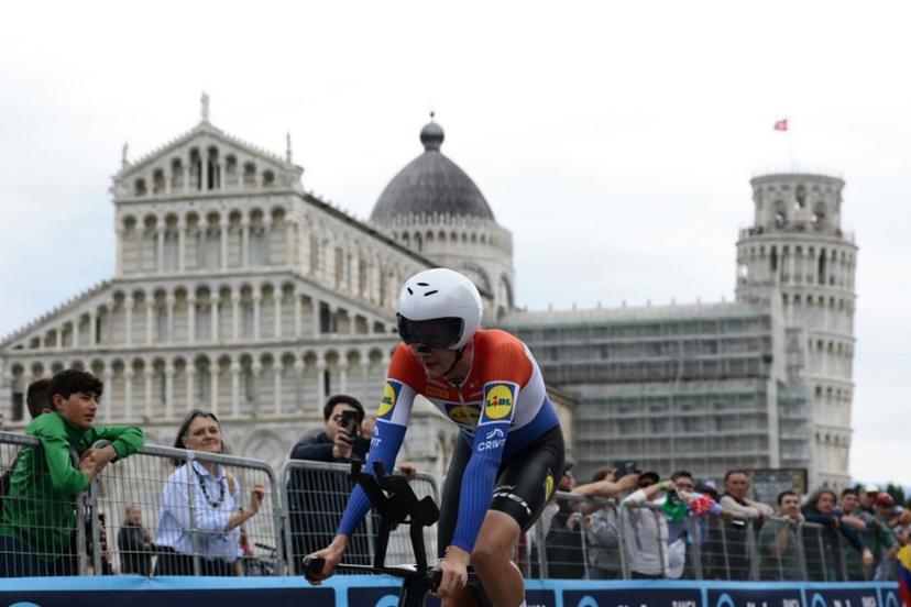 Lidl-Trek's Dutch rider Daan Hoole finishes the 10th stage of the 108th Giro d'Italia cycling race of 28.6kms individual time-trial from Lucca to Pisa on May 20, 2025.  Luca Bettini / AFP